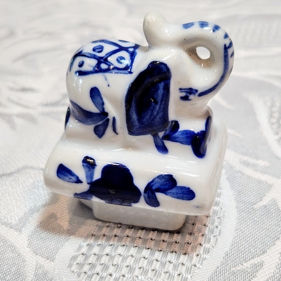 Decorative miniature elephant tea pot - Picture 8 of 12